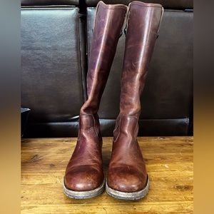 Frye Melissa Button Tall Lug boots. Size 8. In great condition w/ original box.